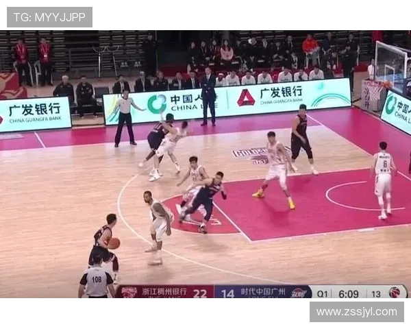 CBA比赛中出现“足球裁判”的荒诞一幕